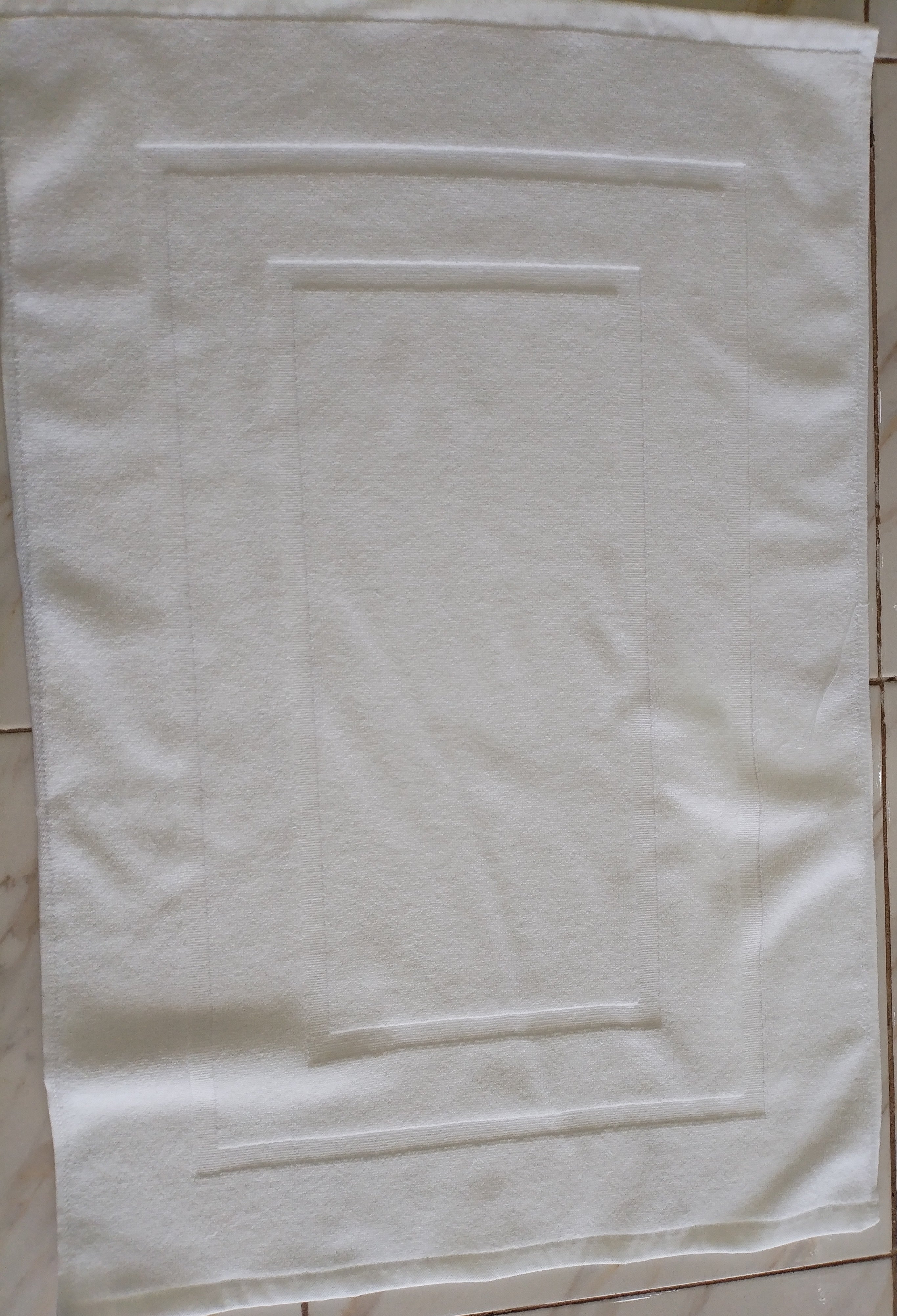 White bath mat (500g) 55x80cm